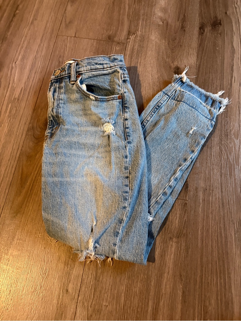 Abercrombie & Fitch High Rise Mom Jeans size 0 distressed